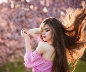 Glatte Haare ohne Hitze: 5 geniale Tipps