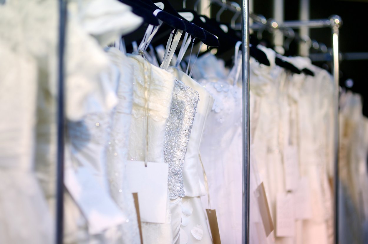 An vielen Ecken lässt sich sparen: Muss es wirklich ein neues Designer-Kleid sein? An vielen Ecken lässt sich sparen: Muss es wirklich ein neues Designer-Kleid sein?
