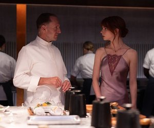 Jetzt bei Disney+: Bitterböse Horrorkömodie mit Starbesetzung macht Hunger auf mehr