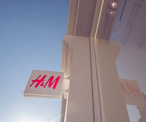 12 neue Trendteile bei C&A, H&M & Co., die trotz Aprilwetter für Frühlingsstimmung sorgen