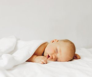 Die 2-3-4-Stunden-Regel hilft deinem Kind beim Schlafen