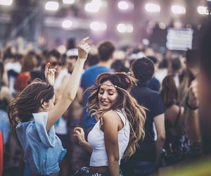 Passen in jede Tasche: 5 Parfums, die dich auf jedes Festival begleiten