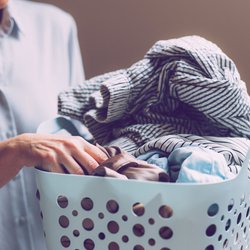 Das Problem kennen wir alle – und dieser geniale Wäschehänger von Lidl löst es sofort!