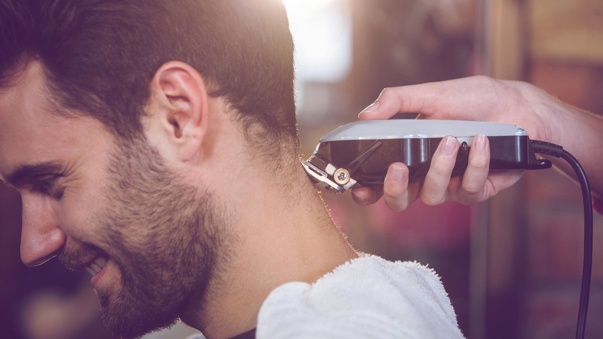 Kopf mann haare rasieren ▷ Glatze
