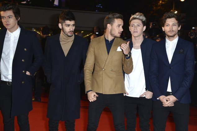 One Direction bei einer Veranstaltung in Cannes im Dezember 2013 One Direction bei einer Veranstaltung in Cannes im Dezember 2013