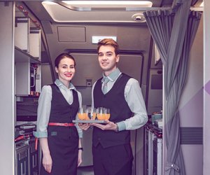 Ausbildung als Flugbegleiterin: Das sind die Voraussetzungen und Aufgaben