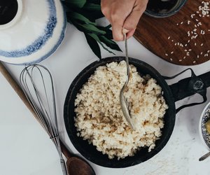 Kalorien von gekochtem Reis: Das sind die Nährwerte nach der Zubereitung des Korns