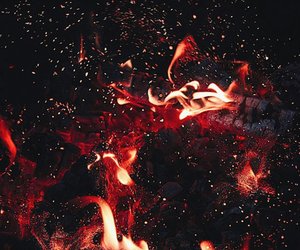 Das kraftvolle Element Feuer: Bedeutung & Eigenschaften