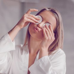 Laut Öko-Test: Das sind die besten Augen-Make-up-Entferner