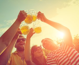 47 lustige Trinksprüche zum Anstoßen und Feiern