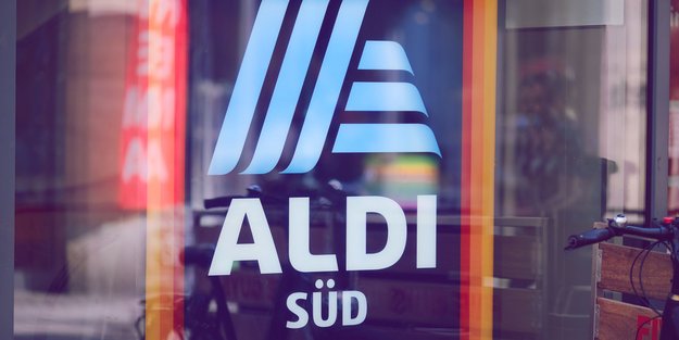 Wie ein Designerstück, aber nur 19,99 Euro: Moderne Tischlampe bei Aldi