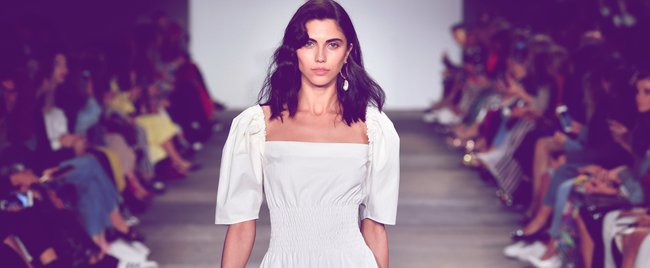 Kreta-Dress: Die schönsten weißen Kleider für den Sommer 2024!