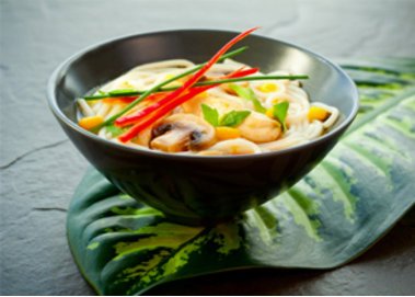 Thai-Suppe mit scharfem Ingwer und Chili Thai-Suppe mit scharfem Ingwer und Chili