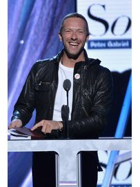 Chris Martin hält eine Rede Chris Martin hält eine Rede