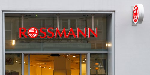 Dieses praktische Rossmann-Helferlein sorgt für Struktur in deinem Schrank