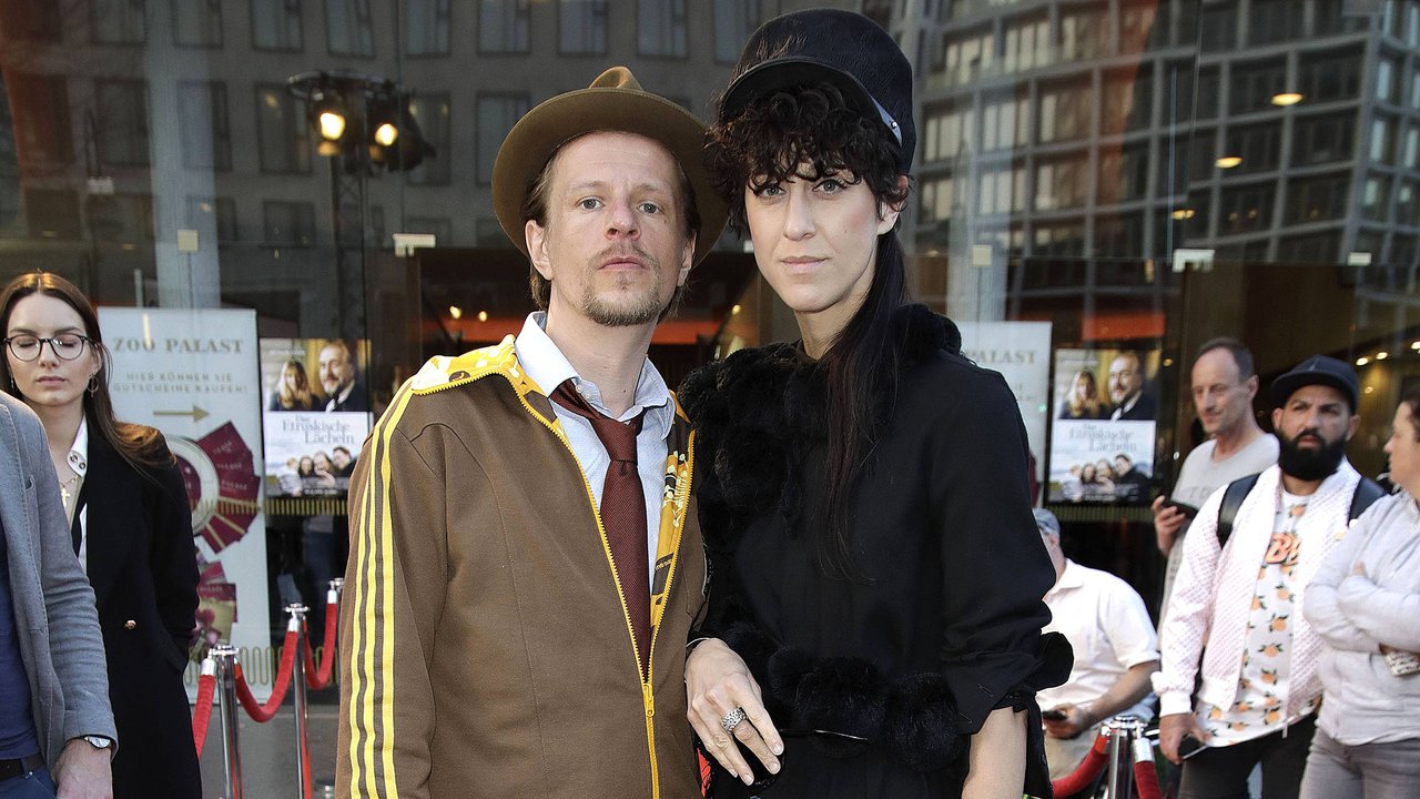 Esther Perbandt und Alexander Scheer bei der Premiere von „Das Etruskische Lächeln“.