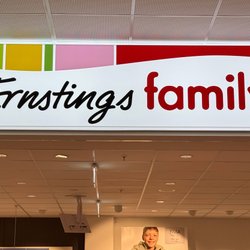 Für deinen nächsten Ausflug ins Grüne: Die Picknickdecke von Ernsting's family ist ein echter Favorit