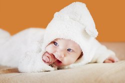 Baby, 7 Monate beim Kauen. Baby, 7 Monate beim Kauen.