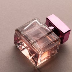 Duftverführung: Betöre deine Sinne mit diesem cremig-süßen Parfum