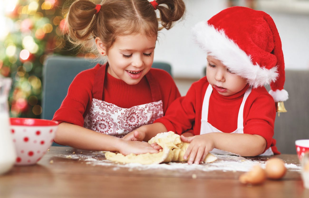 Kinder beim Backen Kinder beim Backen