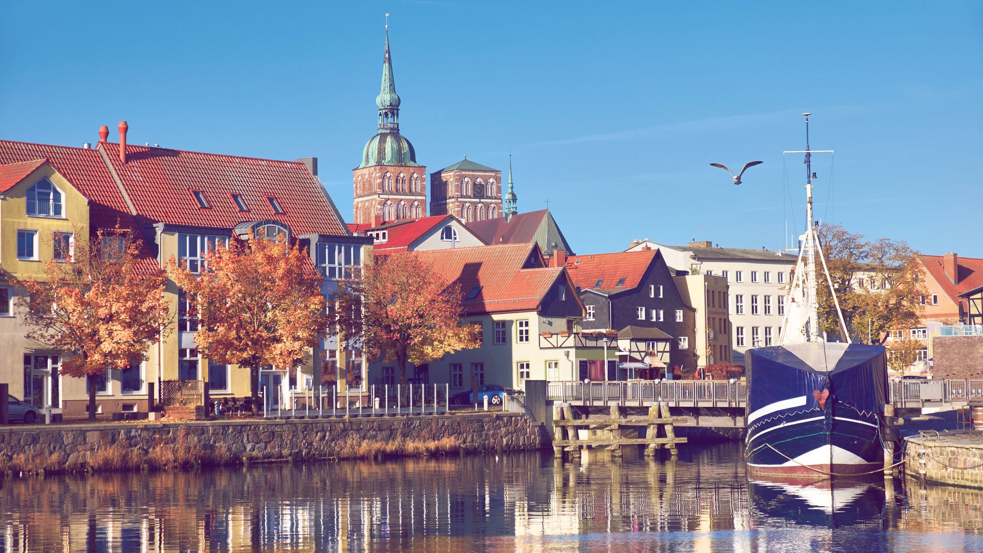 Diese-Ostsee-Perle-wird-viel-zu-oft-bersehen-Hier-gibt-es-Hafenromantik-Backstein-Tr-ume-Urlaubsfeeling