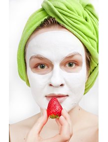 Man kann wunderbare Gesichtsmasken aus Lebenstmitteln herstellen. Man kann wunderbare Gesichtsmasken aus Lebenstmitteln herstellen.