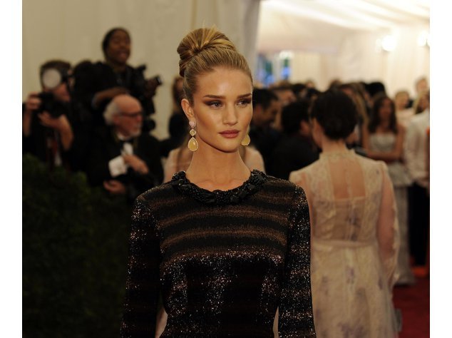 Rosie Huntington-Whiteley ist bescheiden Rosie Huntington-Whiteley ist bescheiden