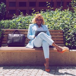 So gelingt dir ein perfektes Büro-Outfit im Sommer, damit du nicht ins Schwitzen kommst
