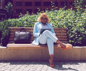 So gelingt dir ein perfektes Büro-Outfit im Sommer, damit du nicht ins Schwitzen kommst