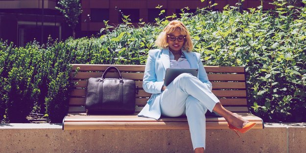 So gelingt dir ein perfektes Büro-Outfit im Sommer, damit du nicht ins Schwitzen kommst