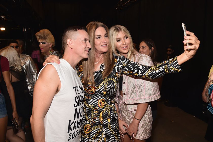 Jeremy Scott mit Caitlyn Jenner und Sophia Hutchins backstage bei der New York Fashion Week 2018