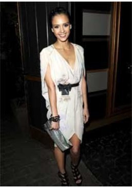 Schleifen: Jessica Alba Schleifen: Jessica Alba