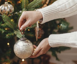 Weihnachtsstimmung garantiert: 4 stilvolle Baumschmuck-Highlights von Ernsting’s family