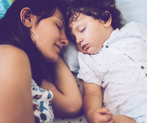 Schlafbedarf: Wie viele Stunden Schlaf braucht mein Kind?