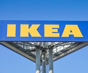 Jetzt bei Ikea: Das messingfarbene Besteckset peppt den Festtagstisch auf