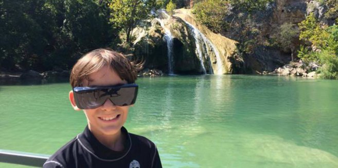 Erfüllung der Wunschliste: Ben vor einem Wasserfall Erfüllung der Wunschliste: Ben vor einem Wasserfall