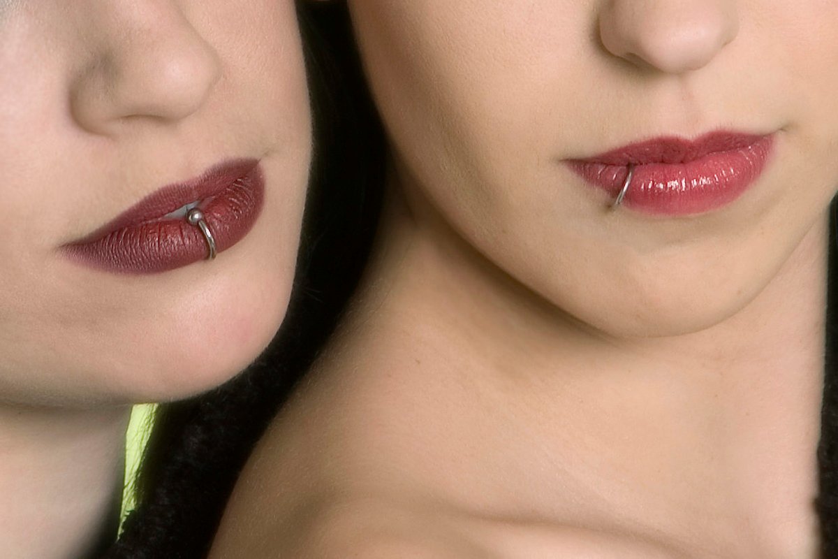 Labret Piercing 8 Fakten Zur Lippen Verzierung Desired De