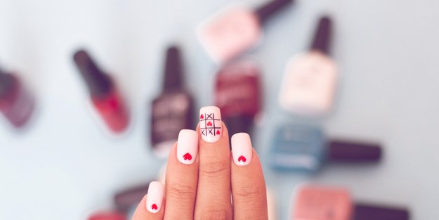 Valentinstags-Nägel: Diese Nageldesigns sind 2024 total angesagt!