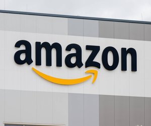 Wohlfühlstimmung leicht gemacht: Sonnenschirm-Beleuchtung von Amazon für laue Balkonabende