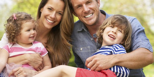 Die Auswirkungen von guter Kindergesundheit: Eine glückliche Familie. Die Auswirkungen von guter Kindergesundheit: Eine glückliche Familie.
