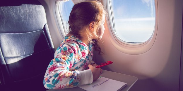 Kinder auf Reisen: Ab wann darf man alleine fliegen?