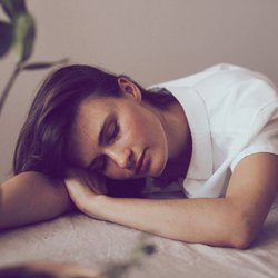 Warum du dich nach einem schönen Wochenende oft trotzdem total erschöpft fühlst