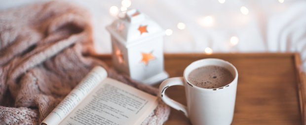 10 Weihnachtsgeschenke für Bücherliebhaber: Diese Romane solltest du verschenken