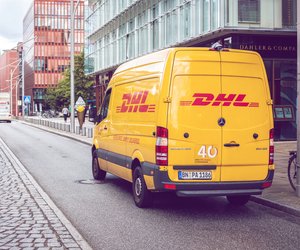 Preiserhöhungen bei der DHL: Das zahlst du bald für Pakete & Päckchen!