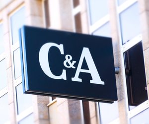 Diese Strickjacke mit Schmucksteinen von C&A wäre für Hermine Granger perfekt