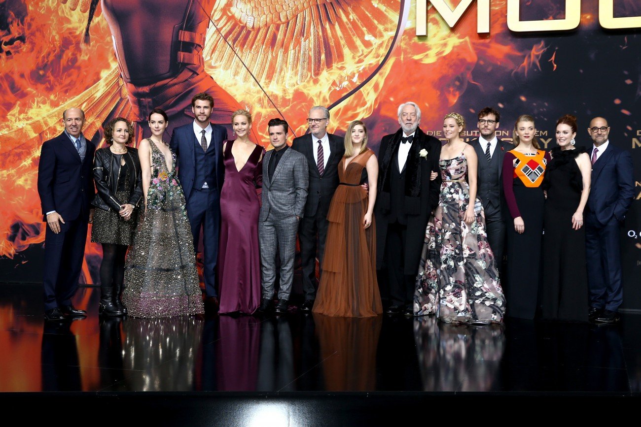 Der „Die Tribute von Panem“-Cast posiert Der „Die Tribute von Panem“-Cast posiert