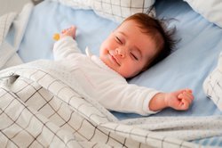 Baby, 3 Monate, schläft. Baby, 3 Monate, schläft.
