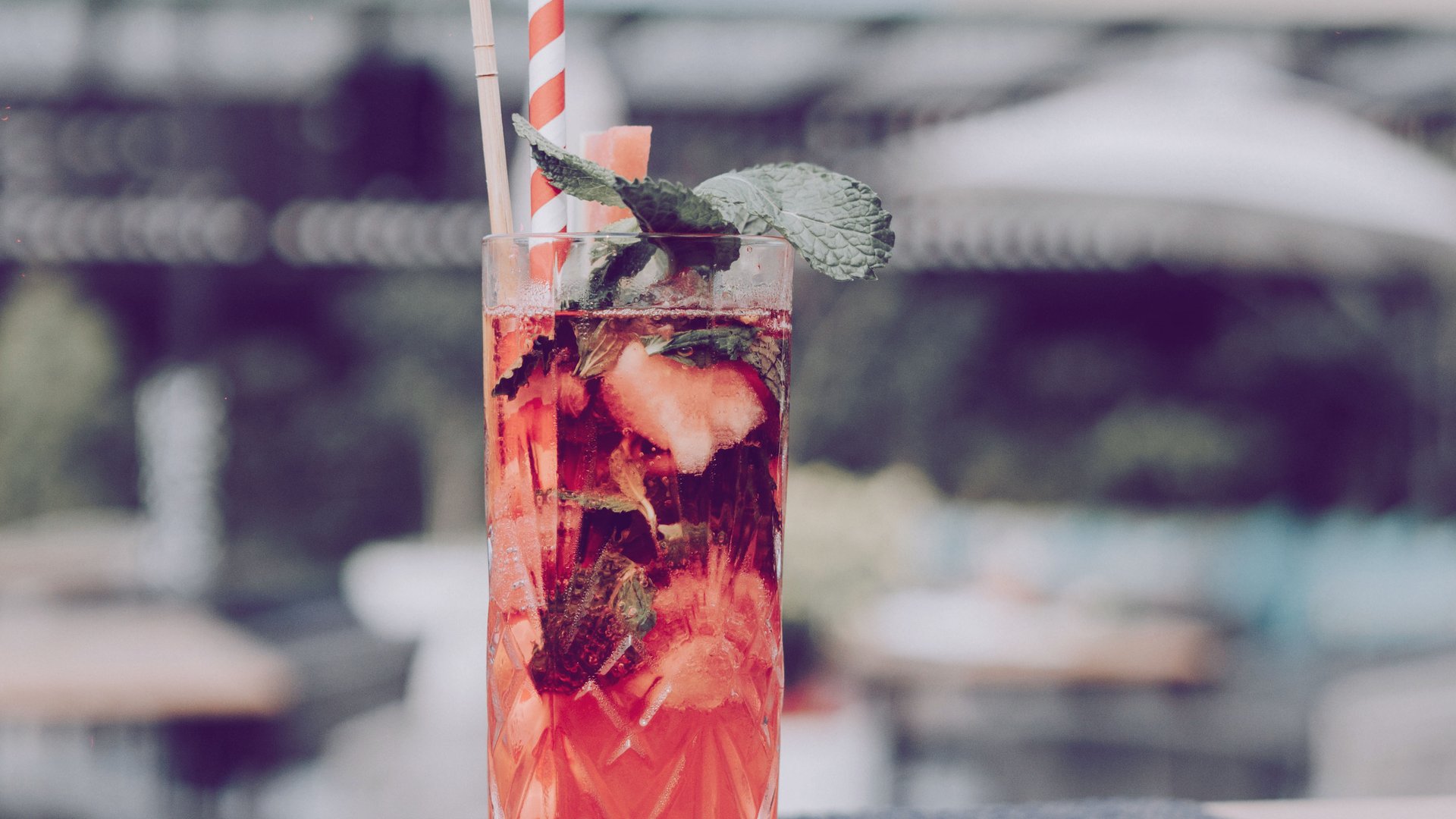 Himbeer Mojito: So machst du den besten Sommerdrink des Jahres selbst