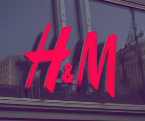 Schicke Fransen: Diese H&M Trendteile peppen jedes Outfit auf