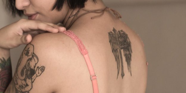 Flügel-Tattoo: Bedeutung + 94 schöne Vorlagen